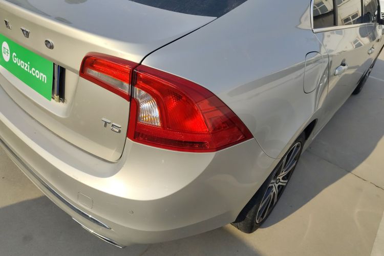 沃尔沃S60 2019款 S60L 改款 T5 智驭菁英版车身外观9