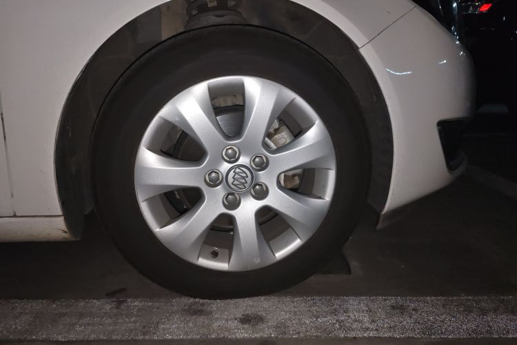 别克 君威 2015款 2.0L 精英时尚型车身外观10