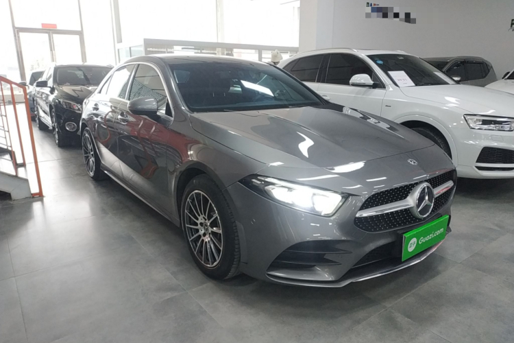 奔驰A级 2020款 改款 A 200 L 运动轿车时尚型车身外观3