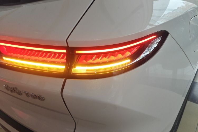 奔腾T90 2023款 1.5T DCT 自动尊贵型车身外观9