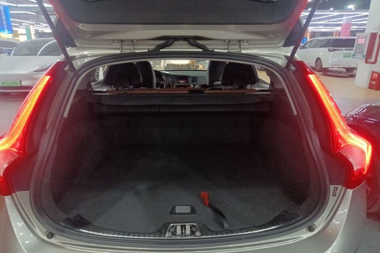 沃尔沃V60 2015款 T5 智雅版机舱底盘23