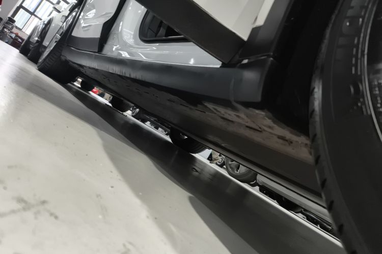 特斯拉 Model X 2019款 长续航版机舱底盘29