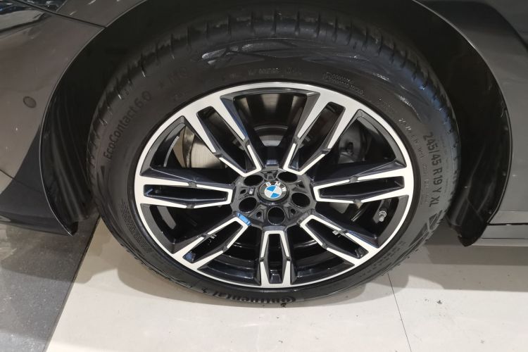 宝马5系 2025款 530Li 领先型 M运动套装车身外观6007