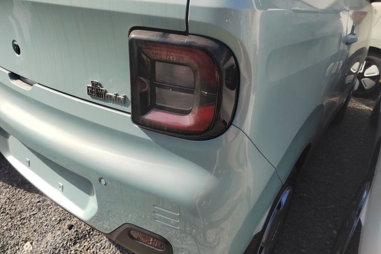 吉利银河 2024款 熊猫mini 200km 耐力熊车身外观9