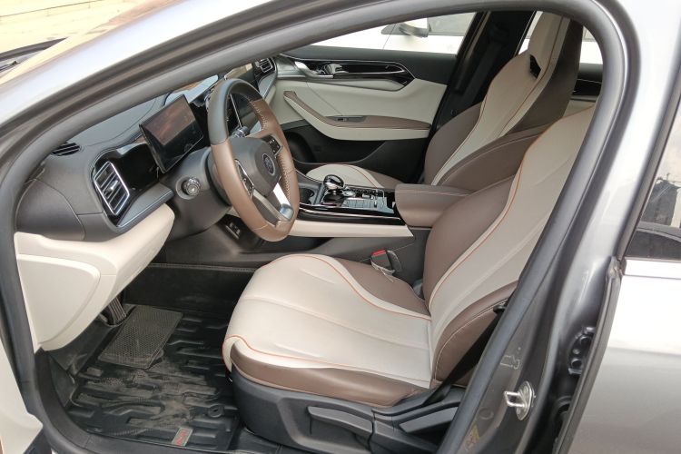 比亚迪 秦PLUS 2024款 荣耀版 DM-i 120KM领先型中控内饰19