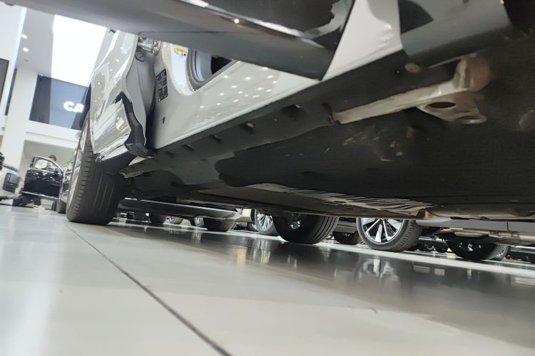 路虎 揽胜极光新能源 2022款 极光L P300e 插电式电动混合版局部细节9001