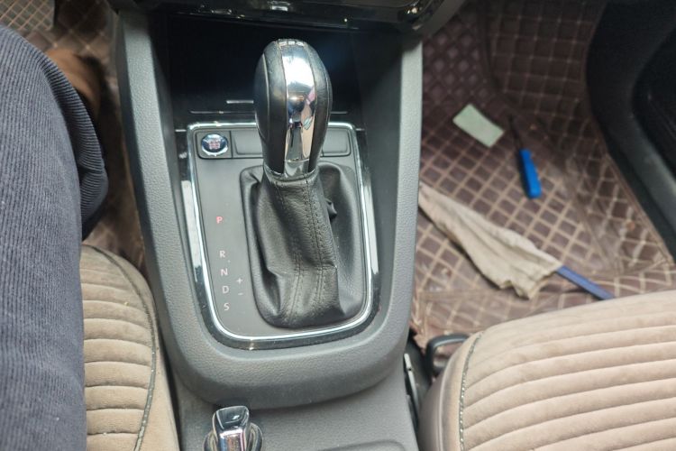 大众 速腾 2017款 180TSI 自动臻享版中控内饰18