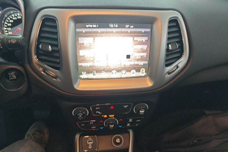 Jeep 指南者 2017款 200T 自动家享版中控内饰16