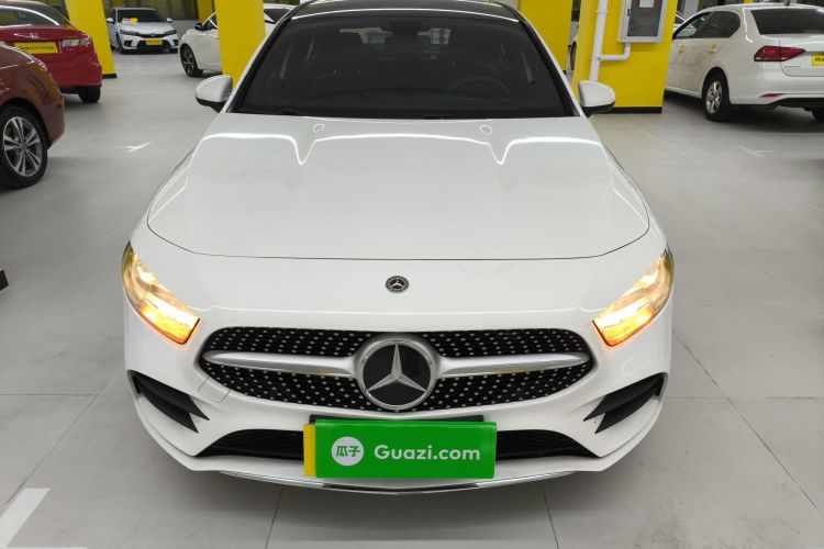 奔驰A级 2020款 改款二 A 180 L 运动轿车车身外观2