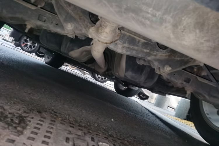 陆风X7 2015款 2.0T 全景尊贵版局部细节9009