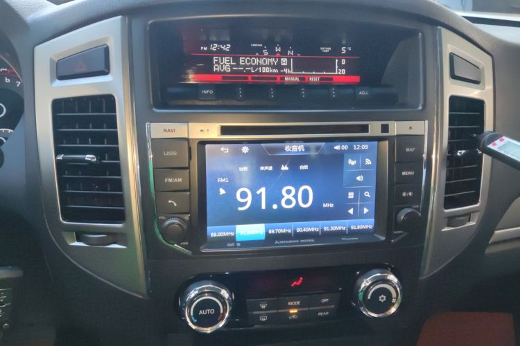 三菱 帕杰罗(进口) 2016款 3.0L 自动尊贵版 国V局部细节16