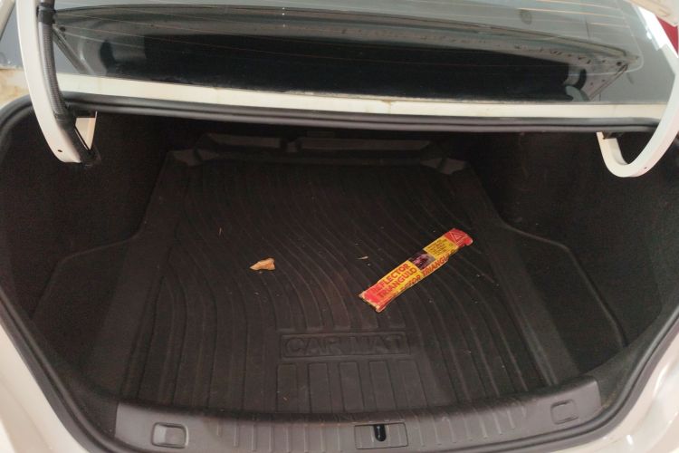 别克 威朗 2023款 Pro 乐享版机舱底盘23