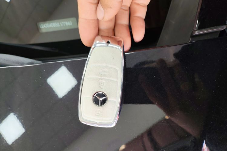 奔驰E级 2018款 E 200 L 运动型 4MATIC中控内饰11