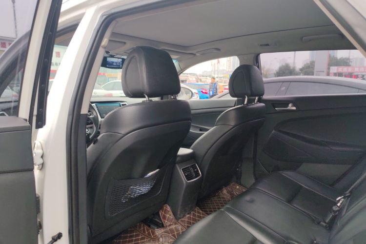 现代 途胜 2015款 1.6T 双离合两驱智能型中控内饰22