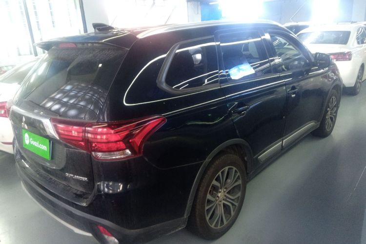 三菱 欧蓝德 2018款 2.0L 两驱荣耀版 5座车身外观6005