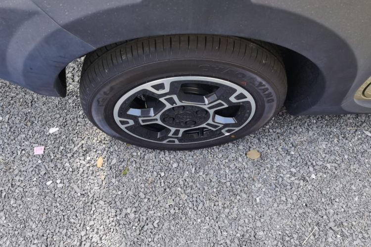 吉利银河 2025款 210km 熊猫骑士车身外观6008