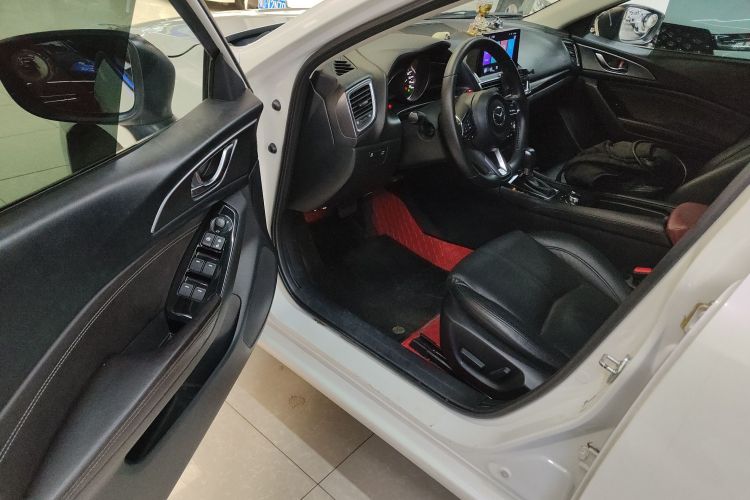 马自达3 昂克赛拉 2017款 三厢 2.0L 自动尊贵型 国V中控内饰7003