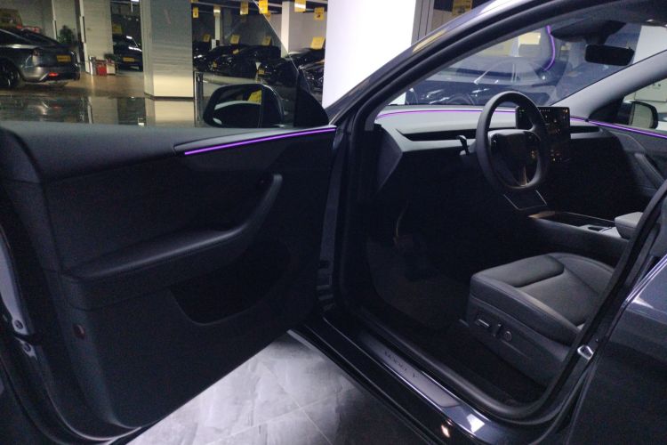 特斯拉 Model Y 2025款 长续航全轮驱动版中控内饰20