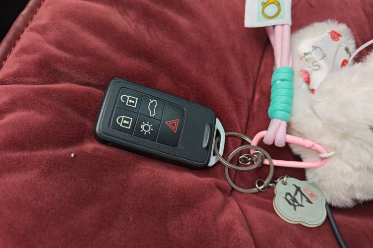 沃尔沃V40 2017款 T3 智雅版中控内饰11