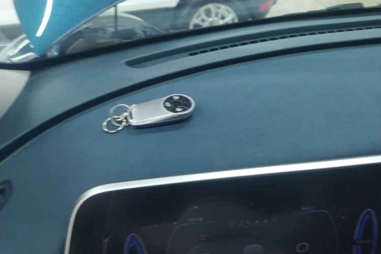 欧拉好猫 2023款 401km标准续航 豪华型 磷酸铁锂中控内饰7001