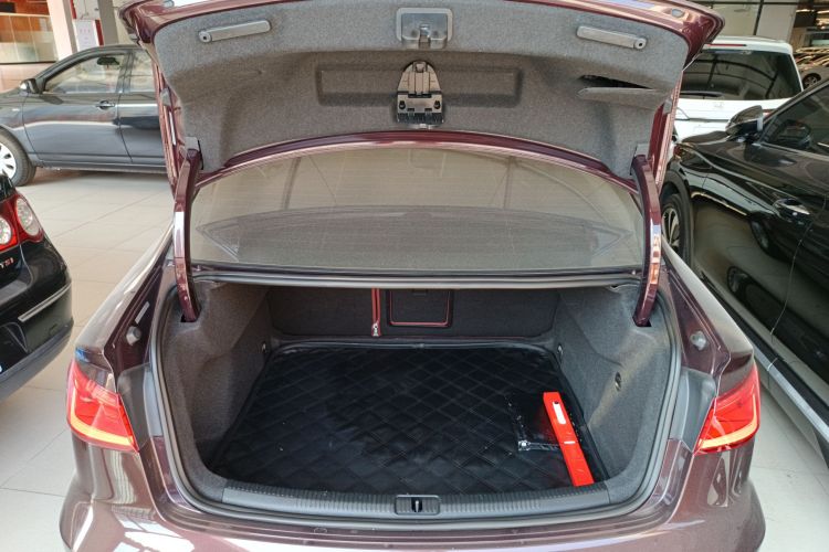 奥迪A3 2016款 Limousine 35 TFSI 领英型机舱底盘23