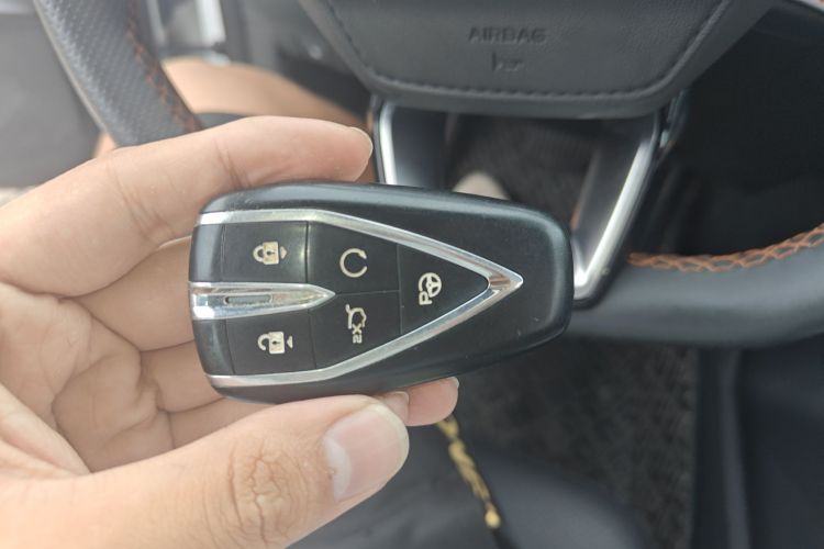 长安UNI-V 2022款 1.5T 智慧领航型中控内饰7001