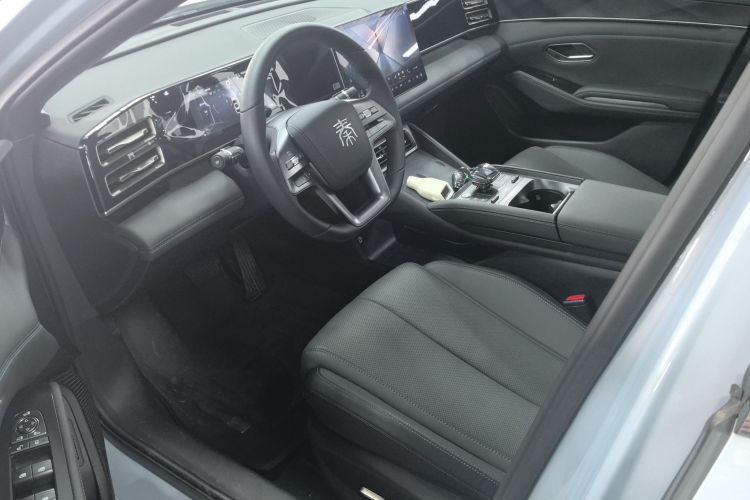 比亚迪 秦L 2025款 DM-i 智驾版 120KM超越型中控内饰7003