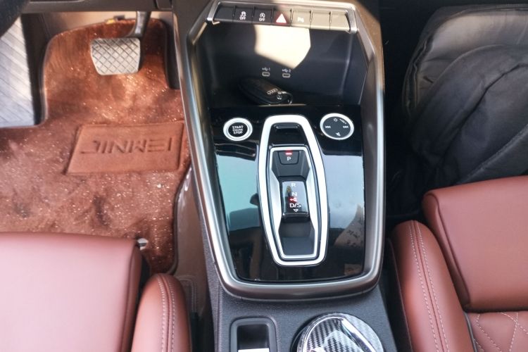 奥迪A3 2025款 A3L Limousine 35TFSI 飞驰尊享型中控内饰18