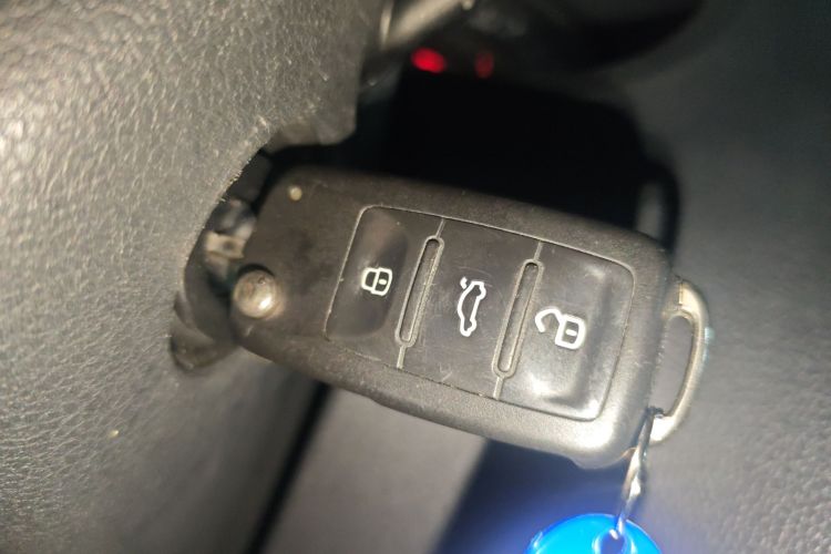 大众 Polo 2016款 1.4L 自动风尚型中控内饰7001