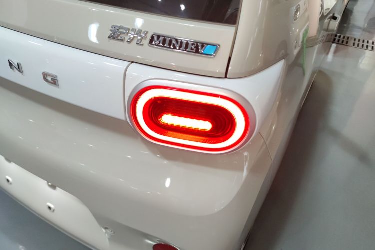 五菱汽车 宏光MINIEV 2024款 第三代 215km 青春版车身外观9