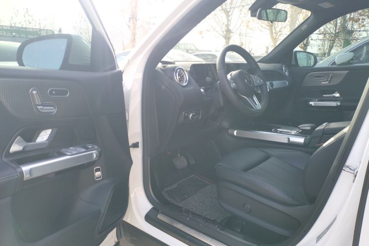 奔驰GLB 2023款 GLB 220 时尚型中控内饰20