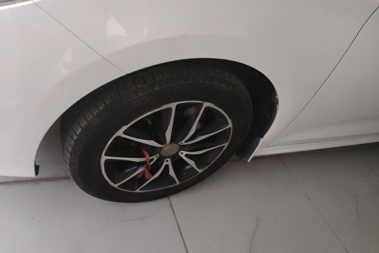 比亚迪 宋MAX 2017款 1.5T 自动智联精英型 7座车身外观6001