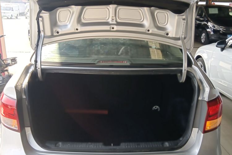 起亚K2 2015款 三厢 1.4L MT GLS机舱底盘23