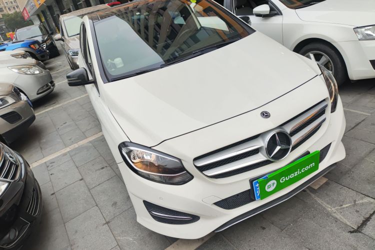 奔驰B级 2019款 B 200 动感型车身外观3