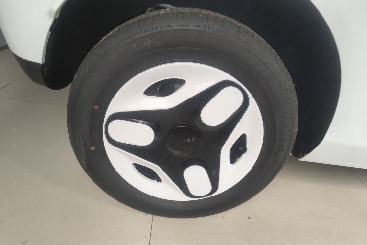 吉利银河 熊猫 2025款 210km 元气熊车身外观6008