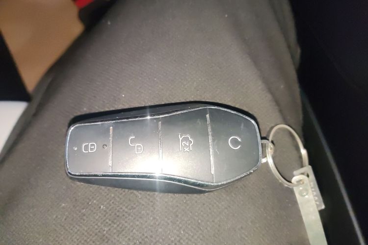 比亚迪 宋PLUS新能源 2024款 荣耀版 DM-i 71km 豪华型中控内饰11