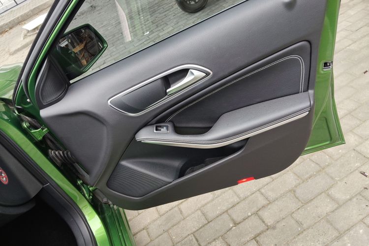 奔驰A级(进口) 2016款 A 200 时尚型中控内饰7005