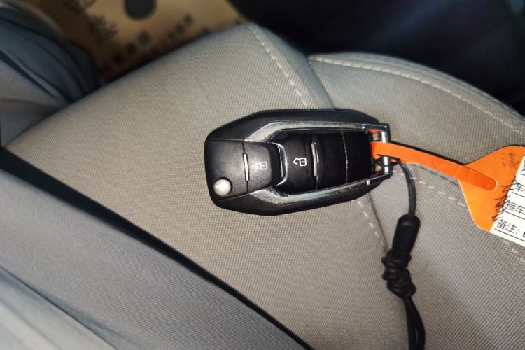 上汽大通MAXUS 大通G10 2022款 2.0T 自动智享版 汽油 7座中控内饰7001