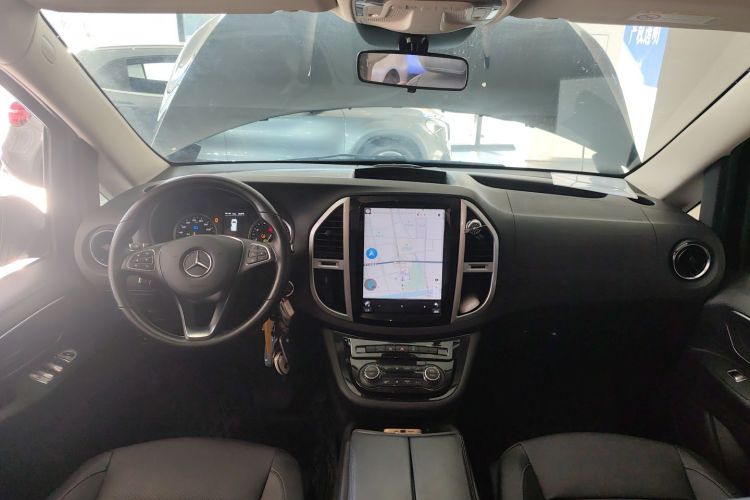 奔驰 威霆 2021款 2.0T 商务版 7座中控内饰12