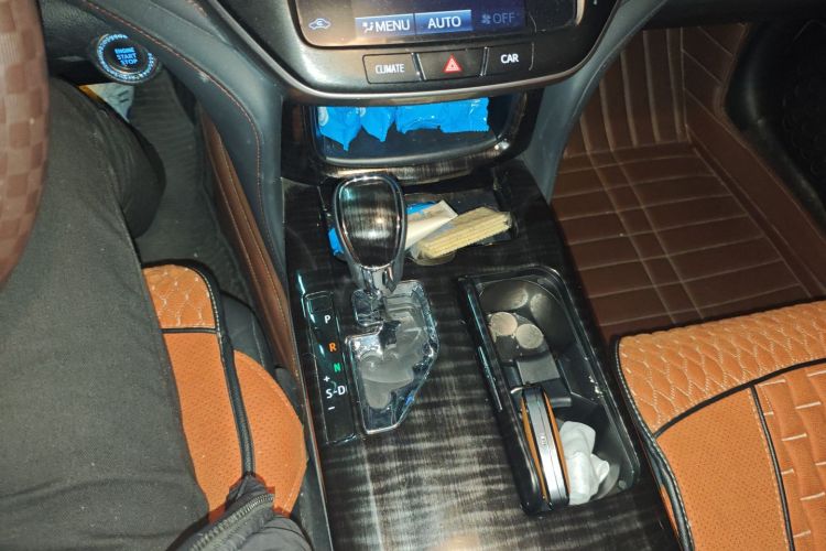 丰田 皇冠 2015款 2.5L 智享版中控内饰18