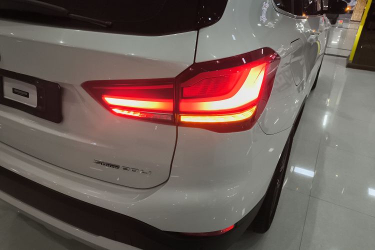 宝马X1 2020款 sDrive20Li 尊享型车身外观9