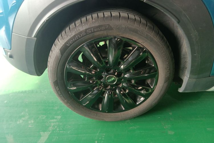 MINI Countryman 2018款 1.5T COOPER ALL4 艺术家车身外观6008