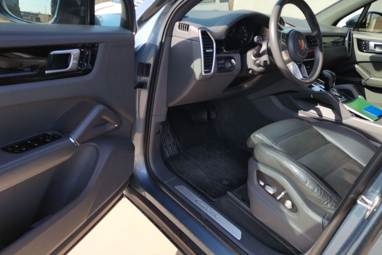 保时捷 2018款 Cayenne 3.0T中控内饰7003