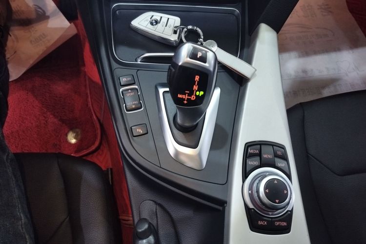 宝马3系 2016款 320Li 豪华设计套装中控内饰18