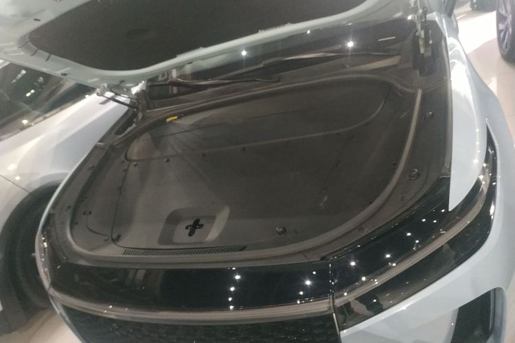 理想汽车 理想ONE 2020款 增程6座版机舱底盘24