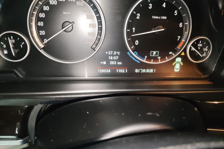 宝马5系 2013款 525Li 豪华型中控内饰15