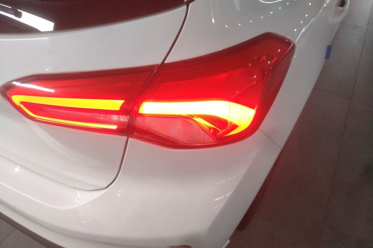 福特 福克斯 2022款 两厢 EcoBoost 180 自动ST Line车身外观9