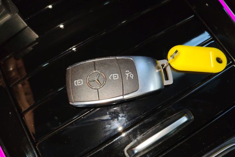 奔驰GLB 2023款 GLB 220 时尚型中控内饰7001