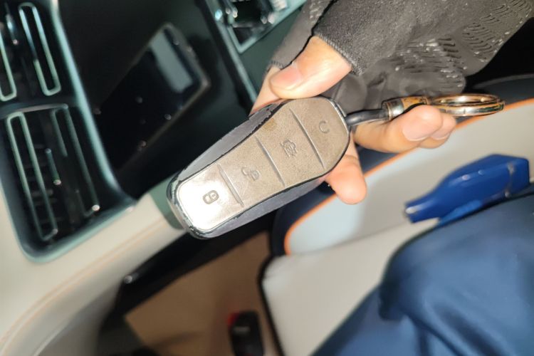 比亚迪 宋PLUS新能源 2023款 冠军版 DM-i 110KM 旗舰型中控内饰11