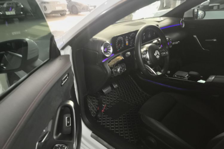 奔驰CLA 2022款 改款 CLA 200中控内饰7003